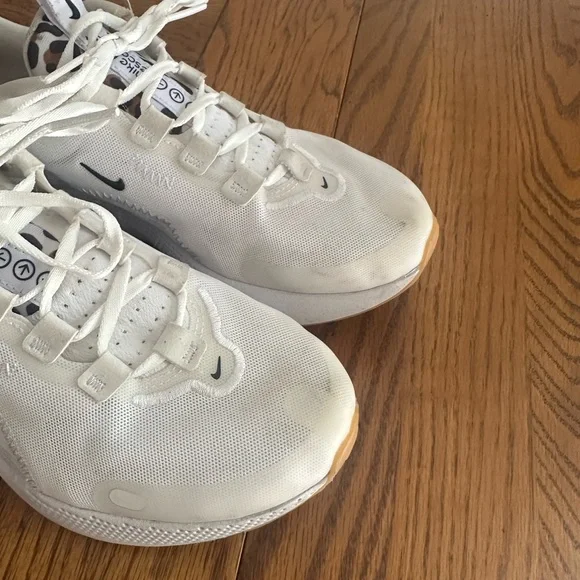 Women’s Nike React size 7.5 - Picture 2 of 6